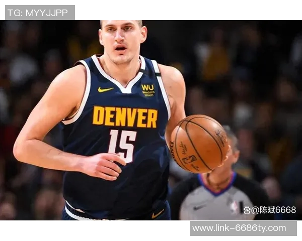 约基奇倒下后昔日好友现身邪魅一笑引发赛场风波